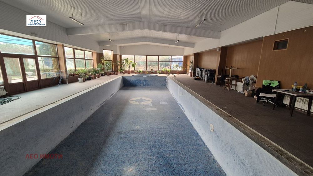 Хотел в Габрово, област-гр.Севлиево площ 1490 цена 820000