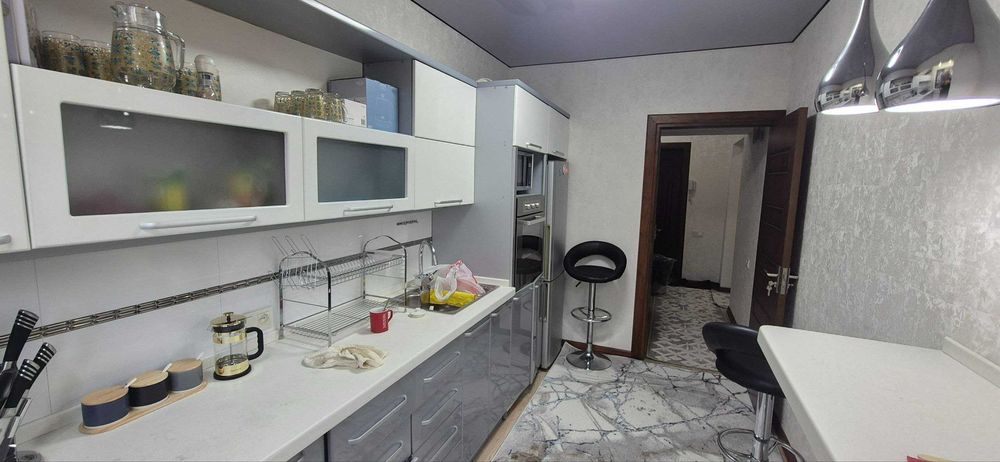 Сдам в аренду 3-х комнатную (80кв.м) на Ц-13.Лабзак.  3/5/9