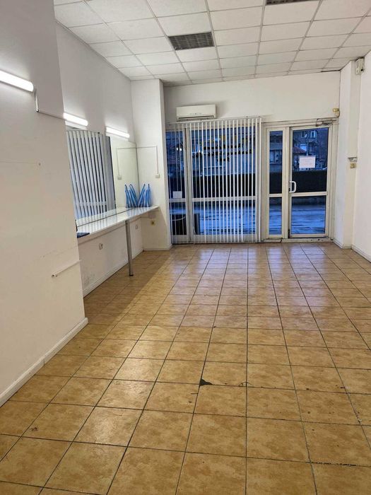 Дава се под наем Магазин в Провадия - 40 кв.м за 229.5 € - Снимка #2