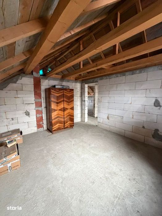 Casa spatioasa cu teren 11 ari in Liteni Moara