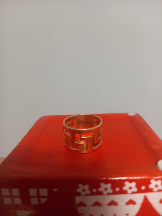 Ghiul de aur model versace