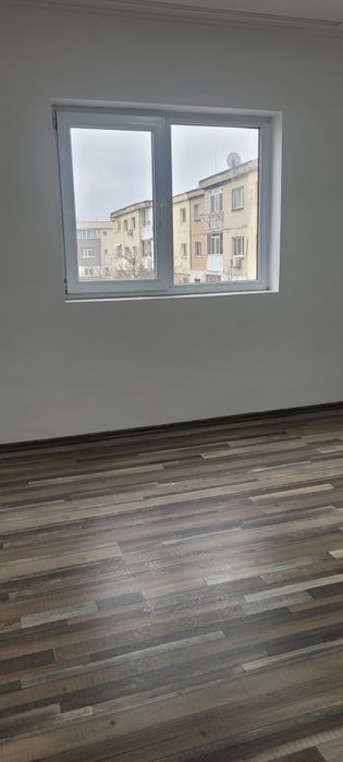 2 camere, Bd.DACIA, stradal,deasupra la notariat,schimb cu garsonieră