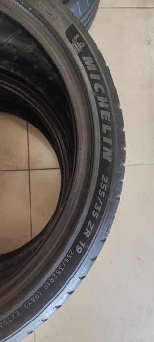 225/40/19- 255/35/19