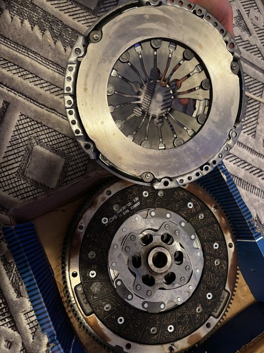 Vand kit ambreiaj nou.