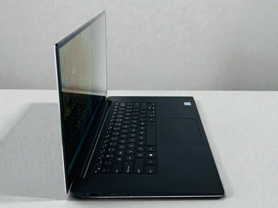 Лаптоп Dell XPS 7590 15" 4K UHD i7-9750H 2.60Ghz 16RAM 256GB SSD Nvidia GTX 1650 Перфектен! Гаранция!