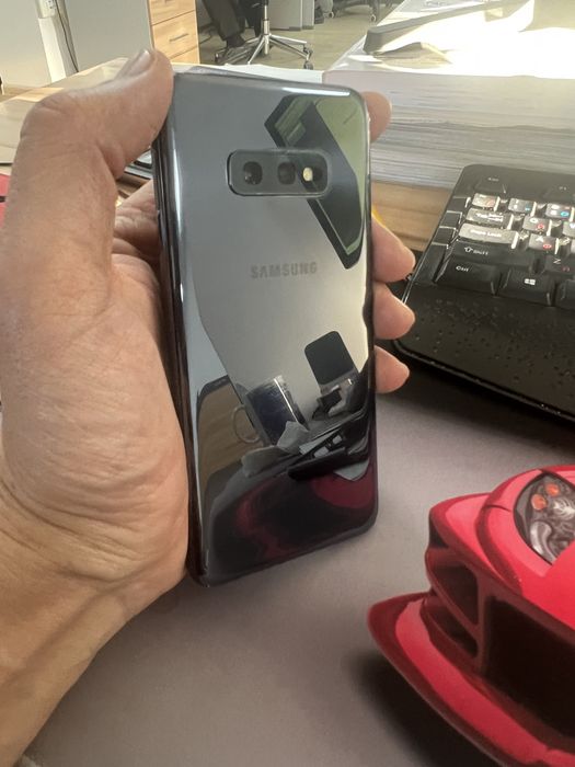 Samsung S10e (память 128гб, ОЗУ 6)
