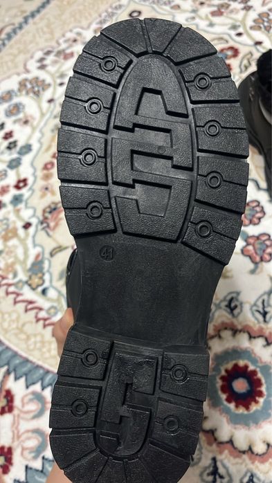 Продам зимние ботинки