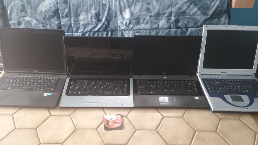 De vânzare laptopuri pentru piese