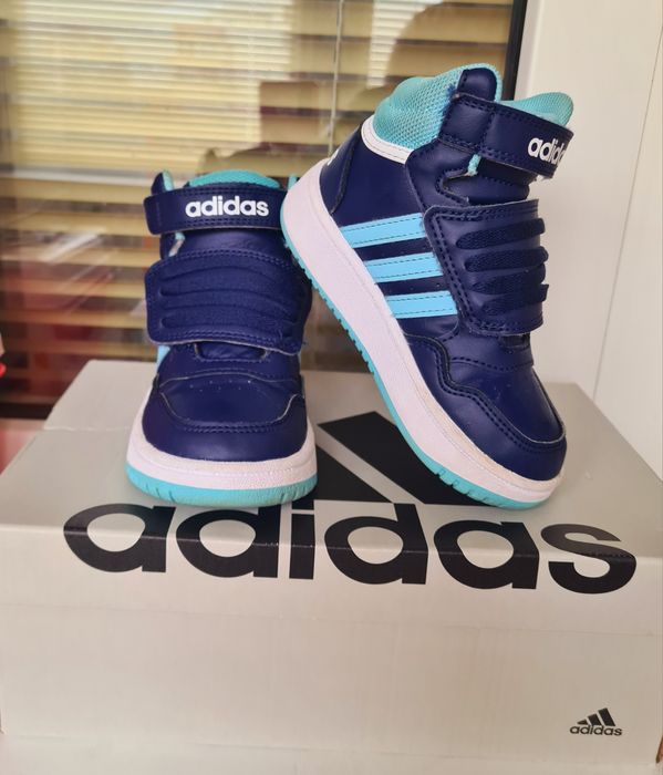 Детски маратонки Adidas HOOPS MID 3.0