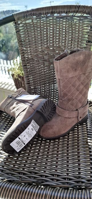 Бутуши за момиченце 24 размер