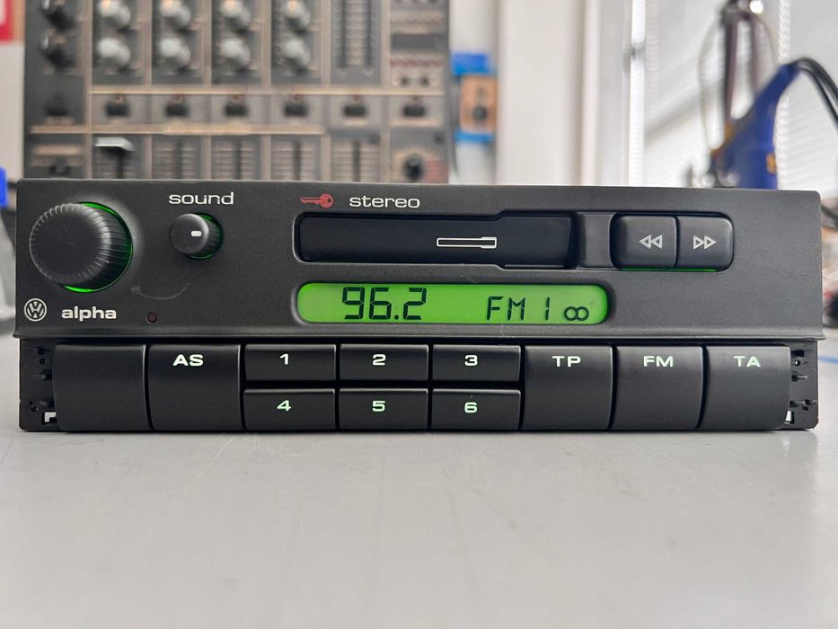 Оригинални автомобилни радио-касетофони