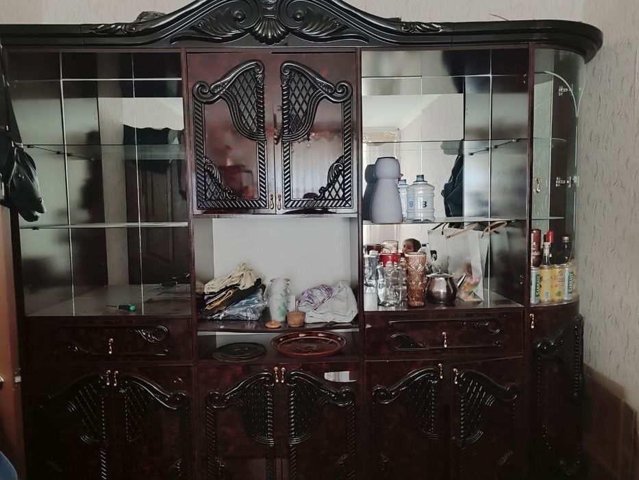 Продаётся сервант