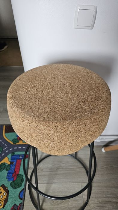 Vând 2 scaune de bar, înalte