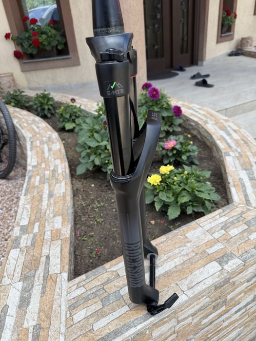 Vând furcă rockshox gold 35