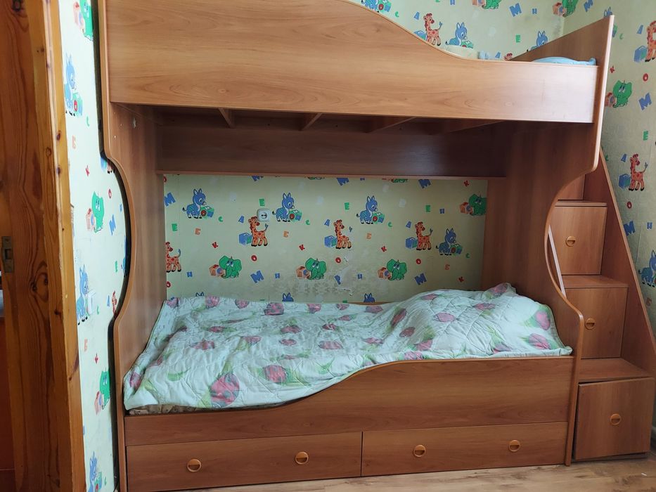 Двухярусная кровать