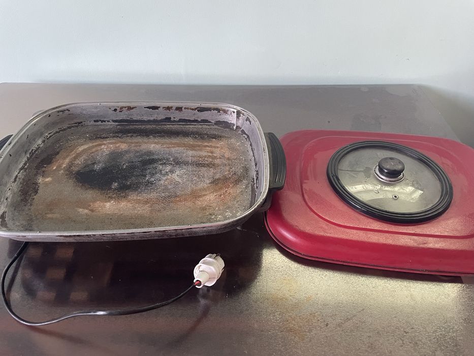 Продаеться электрическая сковородка
