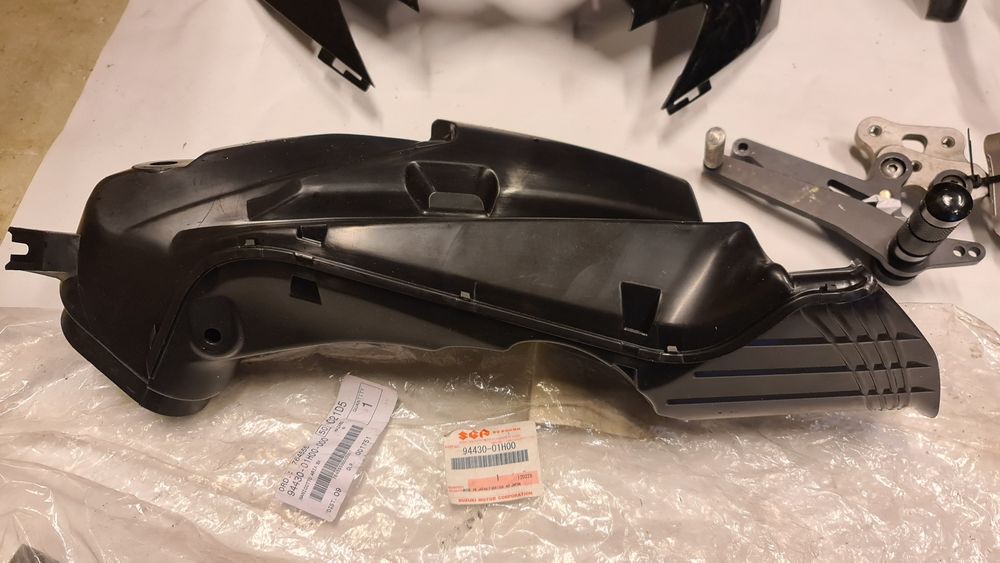 Suzuki GSXR 600 k6 K7  anul 2006 2007 carena față  aripa codita