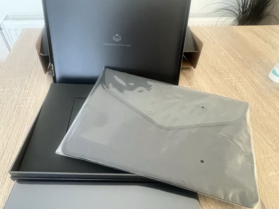 Лаптоп ASUS Zenbook S (UX393) Jade Black 13,9” Touch Screen