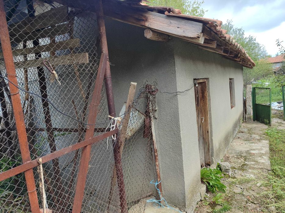 Къща с голям двор в Житен