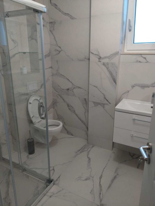 Spre închiriere:  Apartament 3 camere SPAȚIOS (92mp), Bloc Nou, Curte privată, lângă LIDL, în Vaslui