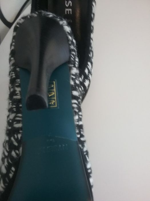 Продам  новые  туфли 37  размер