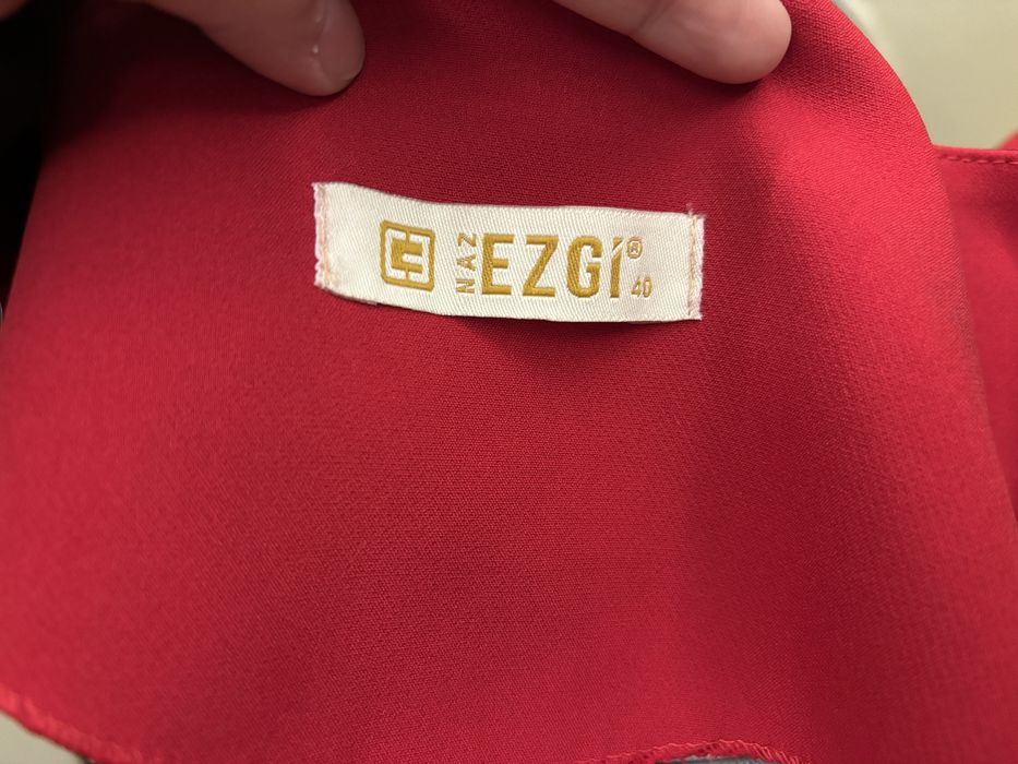 Красная двойка с юбкой