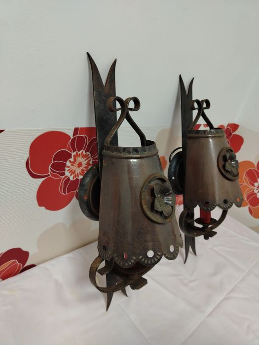 Битови лампи за стена