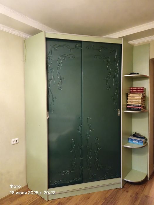 Продам спальный гарнитур