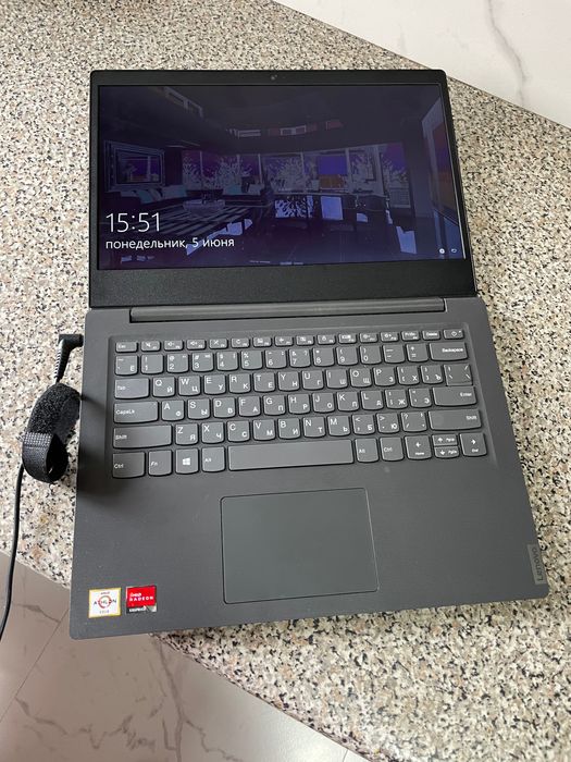 Продам ноутбук lenovo 14 Ada