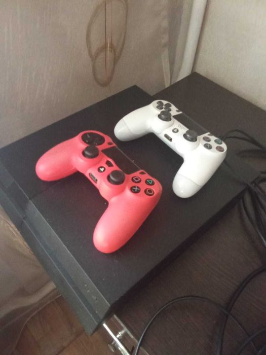 Продам PlayStation 4