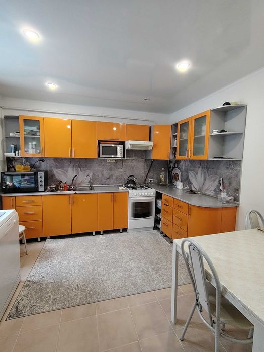 продаются 2 дома на одном участке