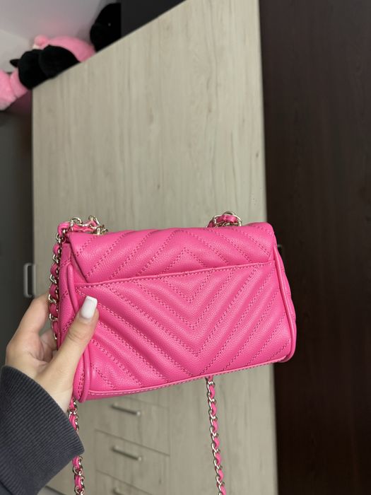 Чанта Guess.