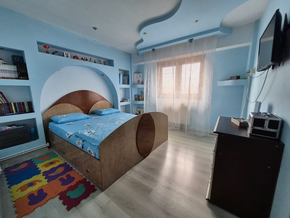 Vând apartament  cu 3 camere in Mangalia