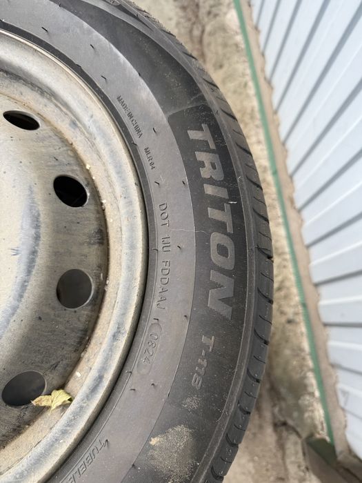 Продам шины с дисками комплект
