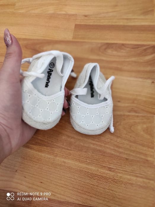 Sandalute vara fetita