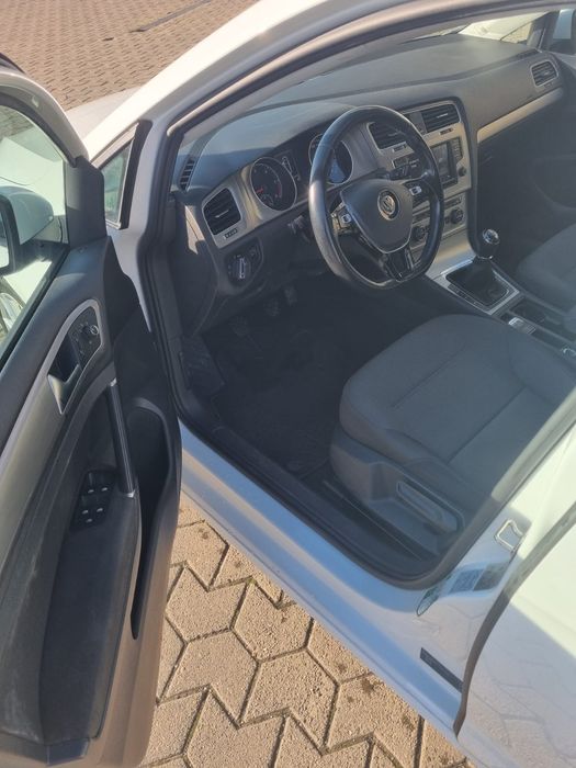 Volkswagen Golf 1.6 TDI BlueMottion

GOLF 7
1.6 TDI BLUEMOTION 
AUTOMA
