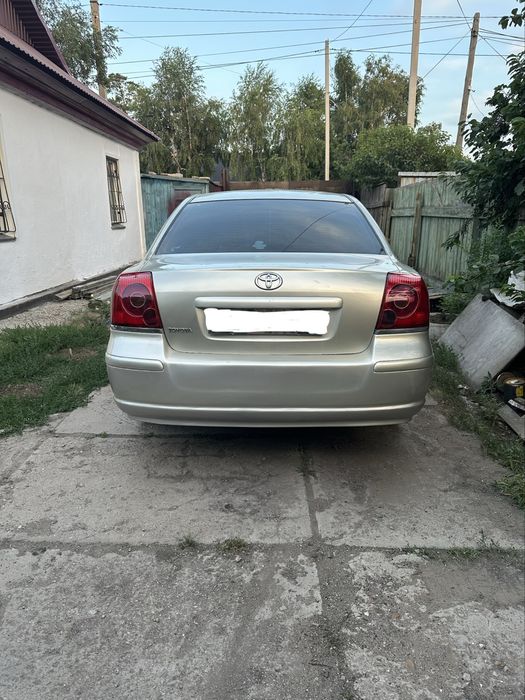 Toyota avensis 2004 года