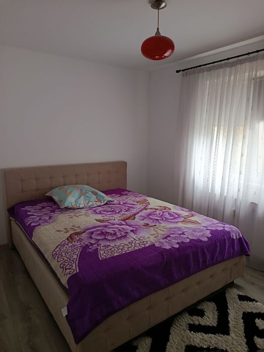 Închiriez apartament cu 3 camere