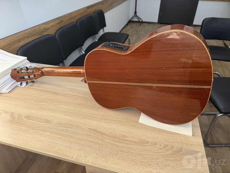 Gitara sotiladi qadimgi ispanskiy arginal gitara