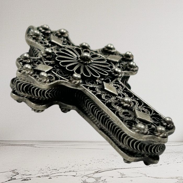 Филигранен сребърен кръст висулка