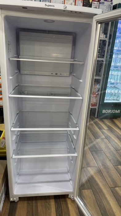 Продается аптечный витринный холодильник