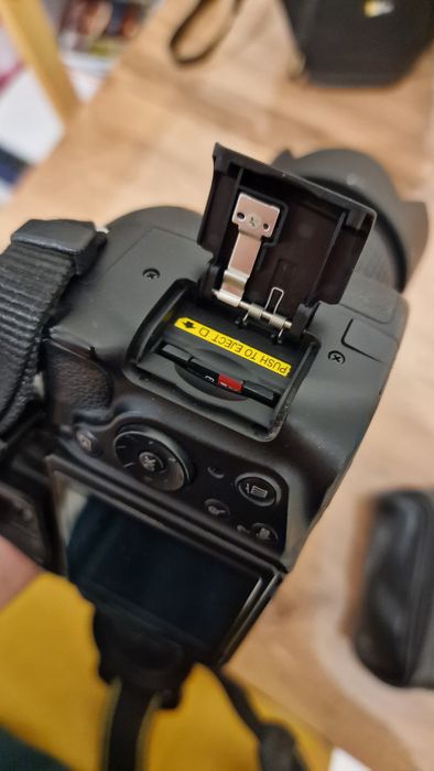 Nikon D5200 kit 18-105 VR