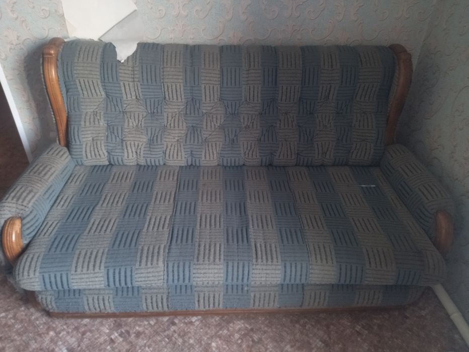 Продам диван раскладной и кресло