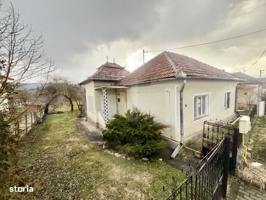 Casa 4 camere,teren 1400 mp,Uioara de jos