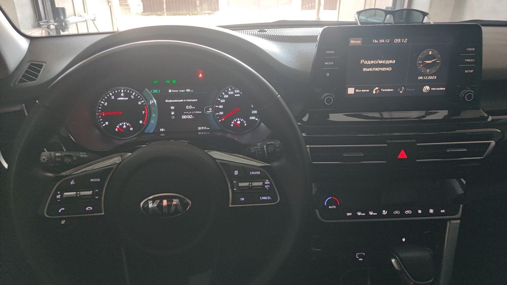 Продаю KIA Seltos 2021 фуловая позиция