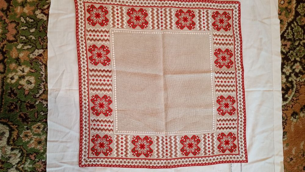 Нови Кичени халища +Нови карета българска бродерия