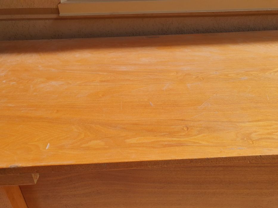 Срочно стол сотилади