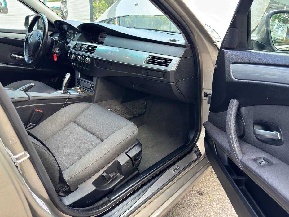 Aвтомобил BMW e61 2.0d