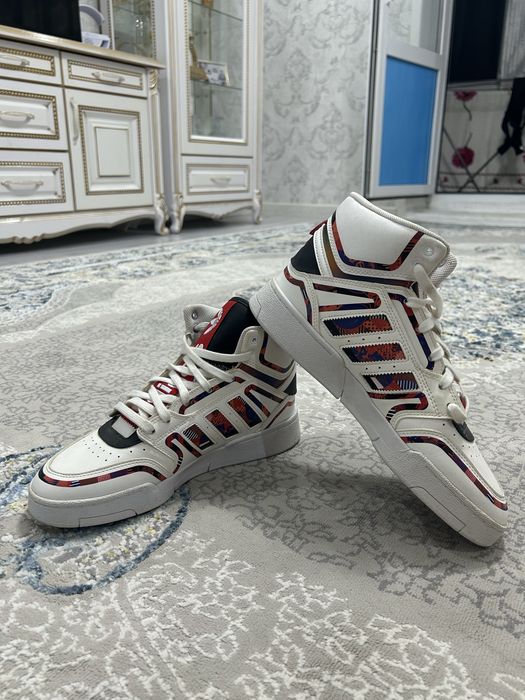 Кроссовки осеные