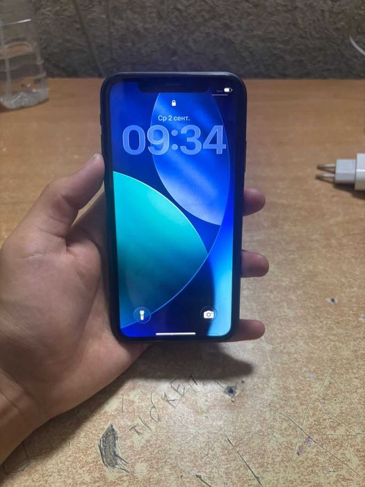 Продам айфон 11 IPhone 11
